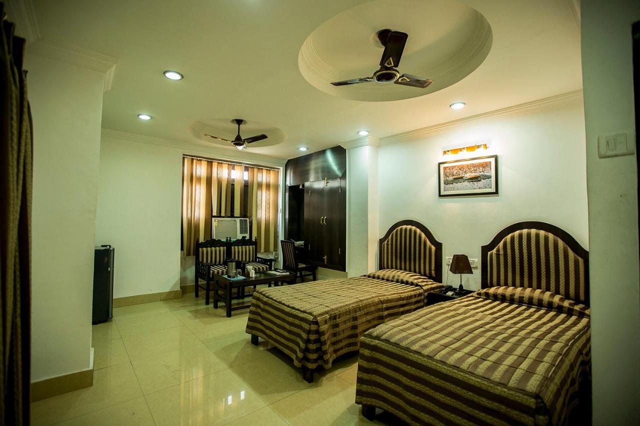 Deep Hotel Lucknow Esterno foto