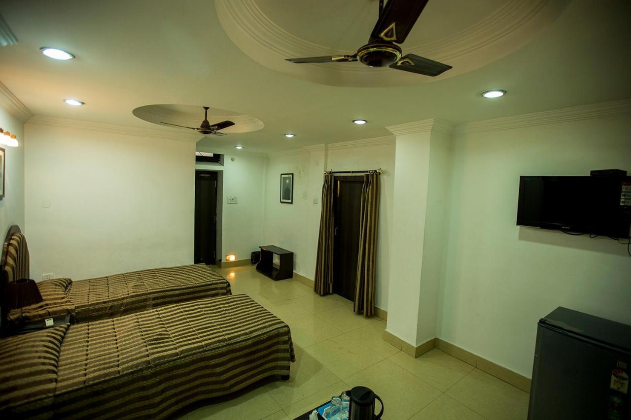 Deep Hotel Lucknow Esterno foto