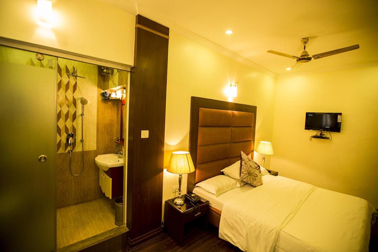 Deep Hotel Lucknow Esterno foto