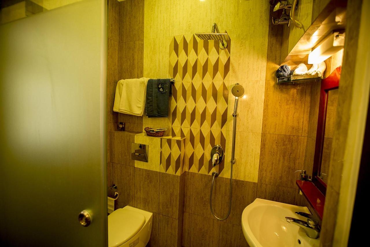 Deep Hotel Lucknow Esterno foto