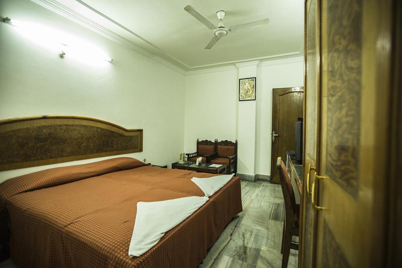 Deep Hotel Lucknow Esterno foto