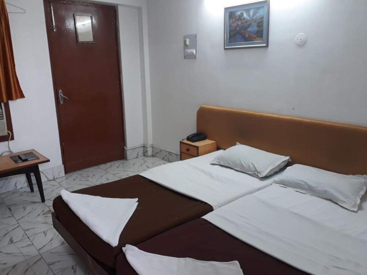 Deep Hotel Lucknow Esterno foto