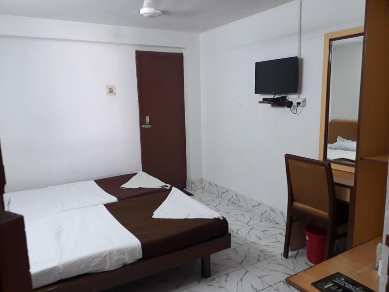 Deep Hotel Lucknow Esterno foto